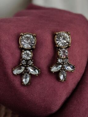 Vintage-Inspired Crystal Drop Earrings Gold Tone Rhinestone Statement Dangle